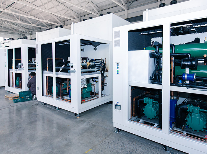 What should be noted when choosing a manufacturer of photovoltaic product testing equipment?